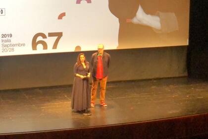 Muriel Santa Ana y Juan Solans, al presentar el documental