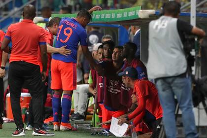 Muriel se retira lesionado