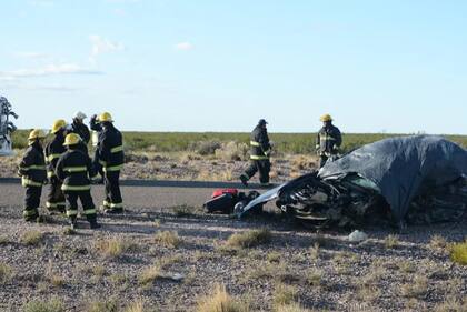 Murieron dos hombres en un choque sobre la Ruta 6, cerca de Roca: viajaban de Buenos Aires a Chile por Semana Santa
