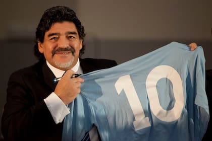Diego Armando Maradona murió a los 60 años tras sufrir un infarto mientras dormía