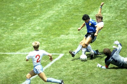 El segundo gol de Maradona a los ingleses es considerado como el mejor en la historia de los mundiales
