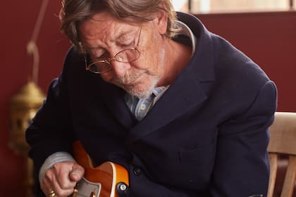 Con el correr de los años, Rea consolidó un estilo propio, basado en la fusión de pop, blues y rock, melodías cuidadas y una inconfundible voz ronca