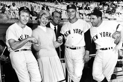 El 12 de julio de 1962 junto al actor Gary Grant