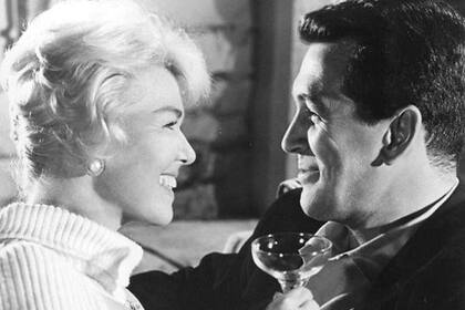 Junto al actor Rock Hudson, su compañero de elenco en las exitosas comedias románticas que protagonizó en el pico de su popularidad como actriz de cine
