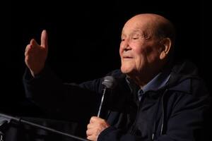 Leo Dan, de triunfar con la música internacionalmente a autoproclamarse sanador