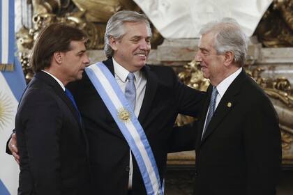 En el día de su asunción, Alberto Fernández recibió en la Casa Rosada a Tabaré Vázquez y Luis Lacalle Pou