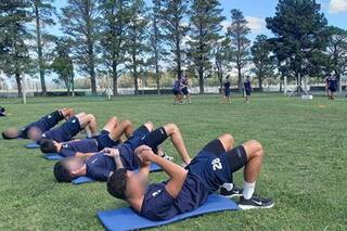 Un adolescente de 17 años murió mientras entrenaba con su club de fútbol