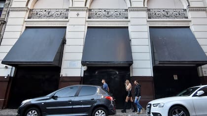 Murió un hombre en un fiesta electrónica en un boliche de San Telmo en Alsina al 900