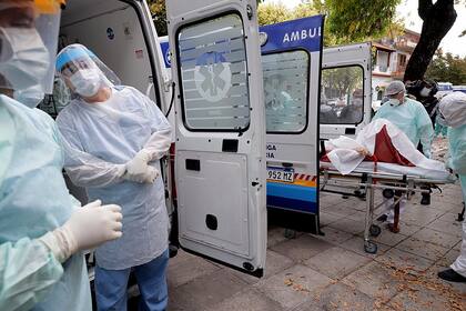 Murió una persona y hay ocho infectados en el geriátrico San Lucas de Parque Avellaneda