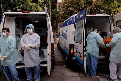Murió una persona y hay ocho infectados en el geriátrico San Lucas de Parque Avellaneda
