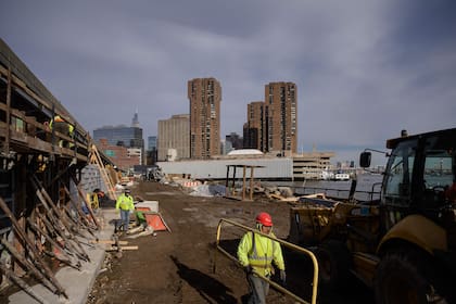 Manhattan está construyendo casi cuatro kilómetros de muros, compuertas y parques elevados