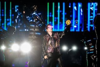 Muse, entre el homenaje a los ochenta y la oscuridad de un mundo distópico