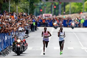 En una edición especial, la carrera se definió en los últimos metros y un etíope se quedó con el triunfo sobre un keniata