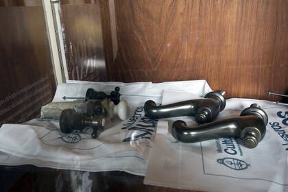 Réplica de la grifería, según las fotos del original, que serán aplicadas durante los trabajos de restauración.