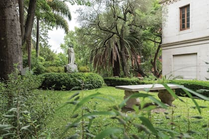Museo de la Ciudad de San Fernando. Durante varios años, se celebraba la misa en el patio. El jardín místico sigue manteniendo un clima inalterable.