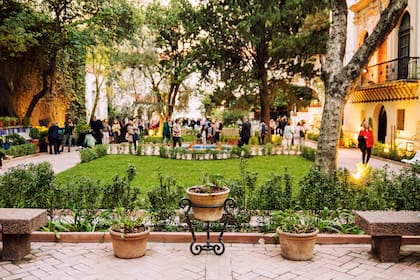 En el Museo de Arte Hispanoamericano Fernández Blanco se pueden realizar eventos; alquilar un espacio al aire libre cuesta desde $280.060 hasta $746.409 el jardín central