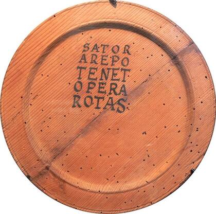 Museo Oberhaus (Passau). Placa de fuego con inscripción mágica, utilizada como dispositivo de extinción de incendios para expulsar a los malos espíritus del fuego (Foto: WOLFGANG SAUBER)