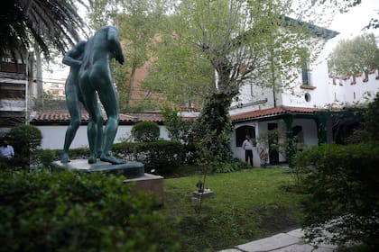 Esculturas en el jardín Museo Casa de Rogelio Yrurtia, en Belgrano