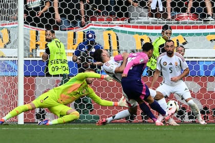 Musiala define de derecha y marca el primer gol de Alemania