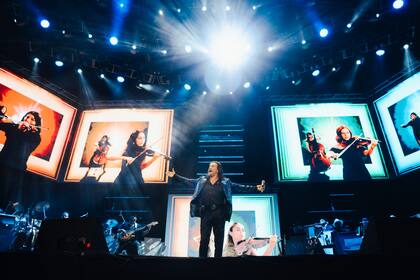 Música, anécdotas y reflexiones en el recital de Marco Antonio Solís