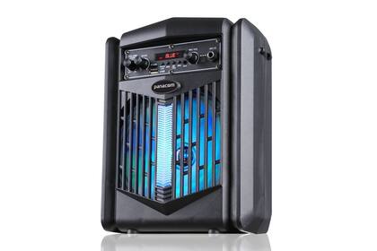 Música para compartir. El parlante recargable Panacom SP 3100 es portátil, ofrece conexión inalámbrica Bluetooth, tiene radio FM, puerto USB y luces LED. Cuenta con una entrada para micrófono, batería de iones de litio que le dan tres horas de autonomía. ($5199)