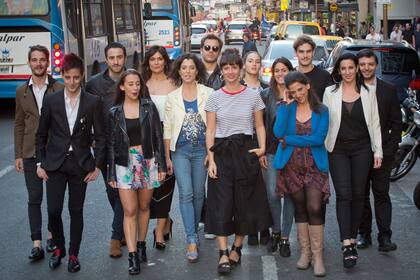 musicales que estan en escena actualmente en la calle Corrientes. Ellos son: Fernando Dente (Aladin), Mariano Chiesa (Sunset Boulevard), Griselda Siciliani (Sugar), Laura Conforte (Casi normales), Mat’as Mayer (Rock of Ages), Florencia Otero (El violinista en el tejado), Natalia Cociuffo (Los monstr