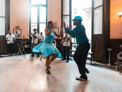 Músicos tradicionales consideran que la salsa es parte del son cubano que surge en el siglo XIX (Pexels/Mehmet Turgut Kirkgoz)
