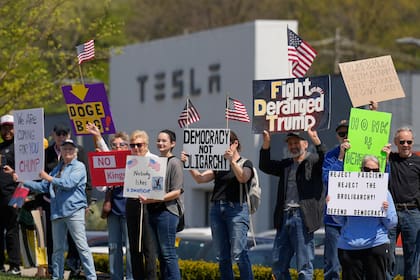 Musk denunció amenazas violentas contra Tesla y prometió acciones legales contra quienes organizaron esos ataques