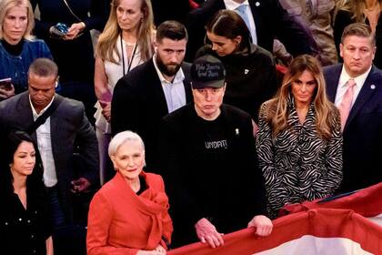 Musk fue uno de los invitados de honor en el palco de Donald Trump, donde aparece junto a su esposa, Melania.