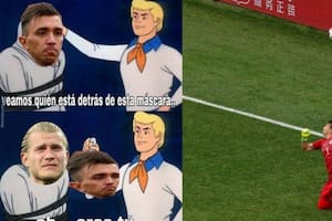 El arquero de Uruguay cometió un gran error y estallaron los memes en las redes