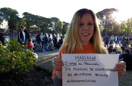 Muy contenta, a cinco años de estar en remisión.