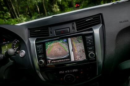 Muy útil. La cámara delantera off-road permite observar en detalle los obstáculos del camino