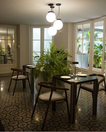 Muyè funciona en la planta baja de la casona de 1913 y conserva su estructura original