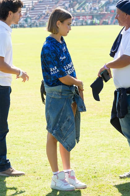 Myla Cambiaso se lookeó con la camiseta de La Dolfina.