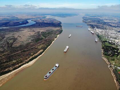 Las barcazas paraguayas dominan la hidrovía; tiene la tercera flota del mundo.