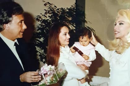 Naanim Timoyko con su hija en brazos, Mateyko y la inconfundible Susana Giménez
