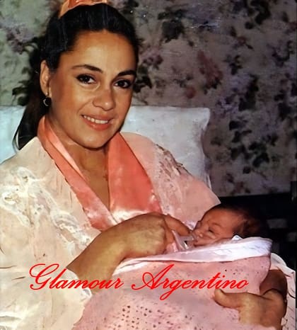 Naanim Timoyko y la llegada de Rosa María, su primera hija. Crédito: Glamour Argentino.