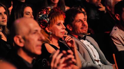 Nacha Guevara, atenta, entre el público