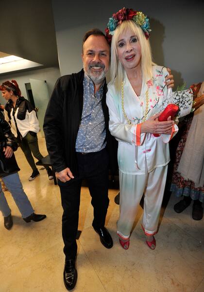 El periodista Gustavo Sylvestre también felicitó a la actriz en el teatro