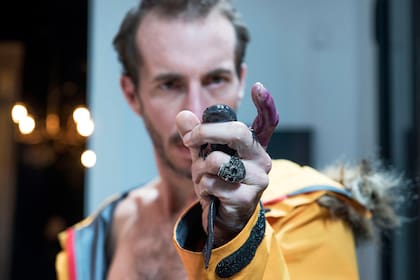 Esteban Bigliardi es Juan, un hombre consternado por la muerte de su esposa