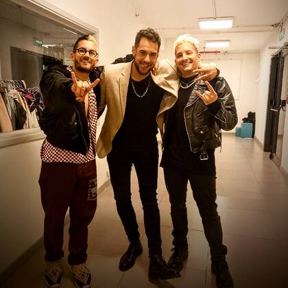 Nacho con Mau y Ricky: los pasillos de la fama los encontraron