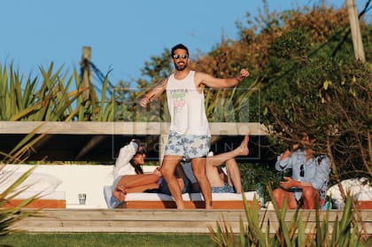 Nacho cumplió 41 años el domingo 2 y celebró con un sunset en la terraza de Casa Blanca junto a unos amigos.