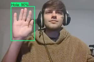 Tiene 20 años y creó una inteligencia artificial que traduce la lengua de señas