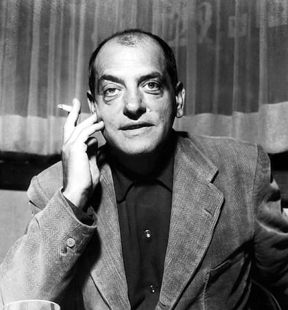 Nacido en 1900, Luis Buñuel falleció en 1983 tras cinco décadas de fructífera producción creativa