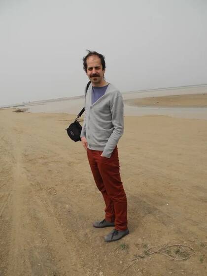 Nacido en Buenos Aires en 1979, Miguel Ángel Petrecca es poeta y editor