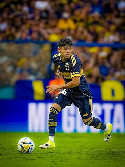 Nacido en Ituzaingó, lleva seis partidos en Primera, siempre ingresando desde el banco