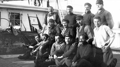 Nacido en una familia de campesinos, Henson se unio más tarde a una expedición al Polo Norte