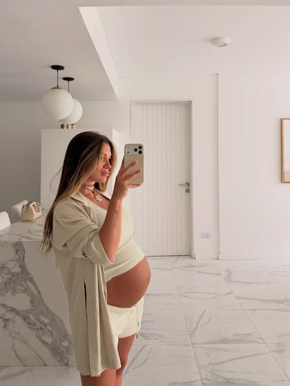 Nació Aitana, la hija de Cami Homs y José Sosa (Foto: Instagram @camihoms)