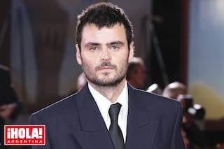 Es el nieto de una estrella del mundo del espectáculo, sigue sus pasos en la actuación y triunfa como modelo