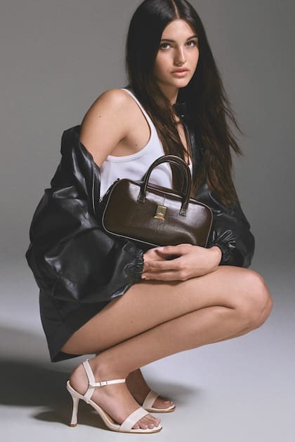 Nació en 2008, fruto de la relación entre Alessandra y el fotógrafo Jamie Mazur